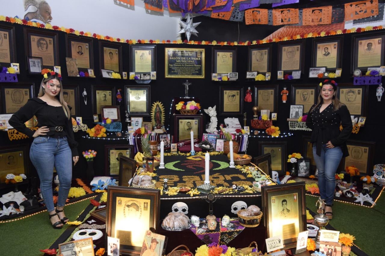 ¡Todo Listo¡; el tradicional altar de muertos del Salón de la Fama de Culiacán