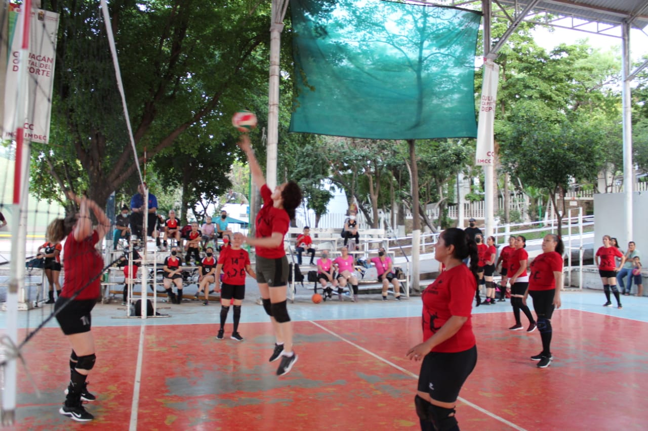 Mujeres y chicas del soly juegan a la final del primer torneo de voleibol “Culiacán ciudad capital” 2021