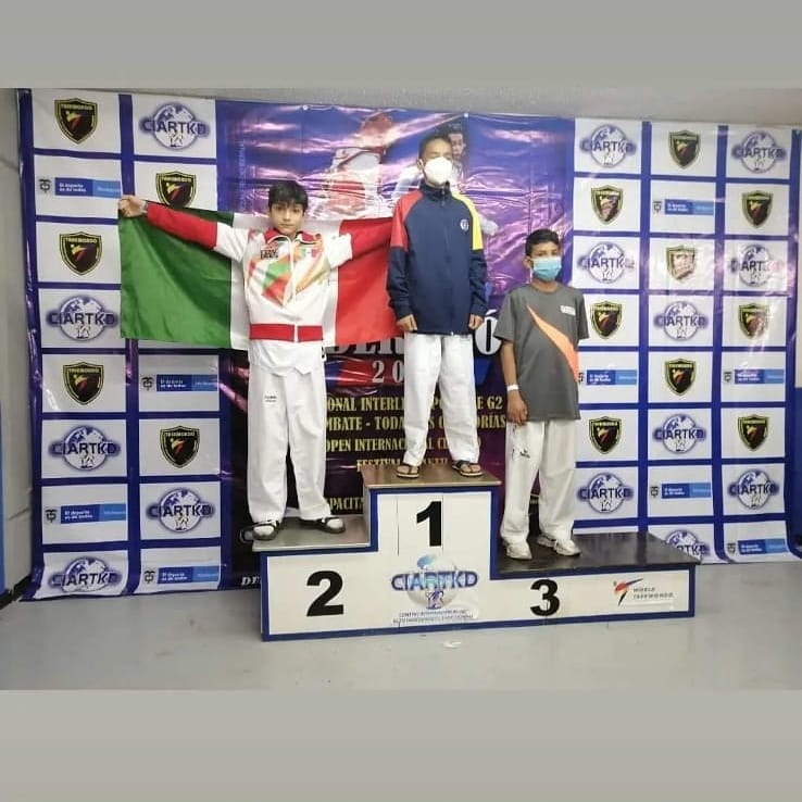 El culiacanense, Carlos Emilio Baez, es plata en el open de tkd de Colombia 2021