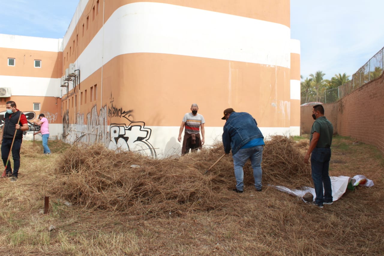 Reanuda personal del IMDEC jornadas de limpieza en el Parque Culiacán
