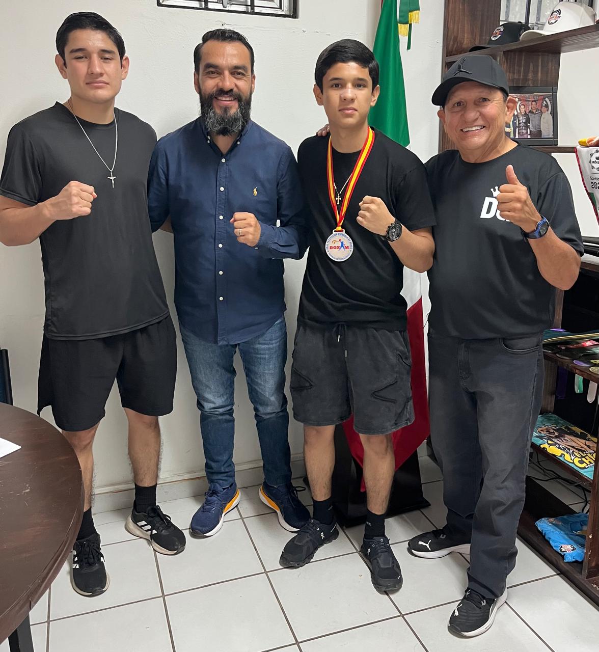 Recibe director del IMDEC a boxeadores Gabriel y Miguel Ángel Morales, medallistas en España y Festival Olímpico