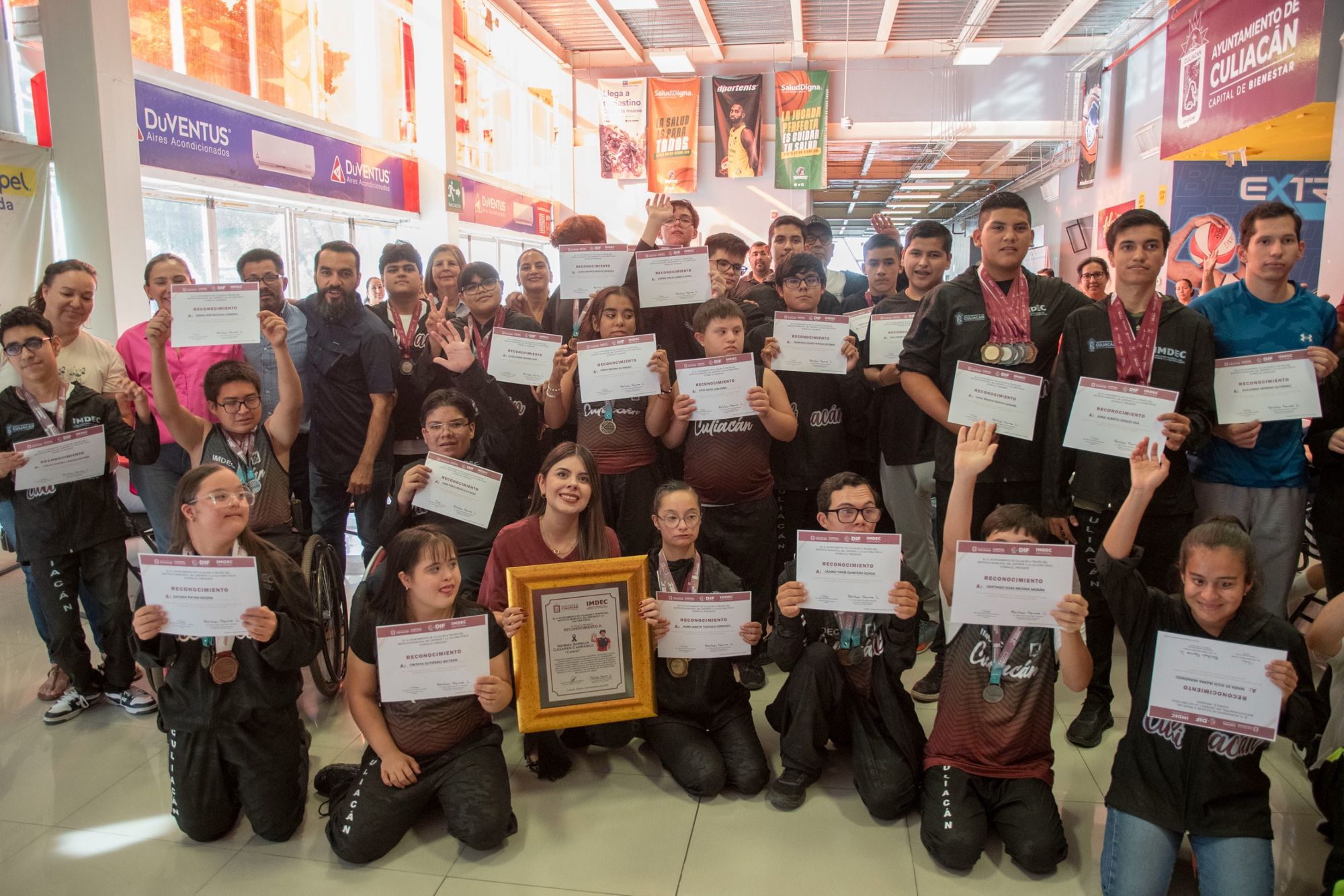 IMDEC y DIF Bienestar Culiacán reconocen a medallistas de la Paralimpiada Conade 2025, en sus etapas Estatal y Nacional